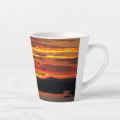 Serenity Prayer Oranje zonsondergang landschap Latte Mok (Rechts)