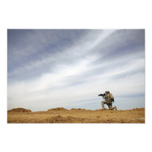 Sergeant biedt veiligheid foto afdruk