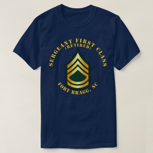 Sergeant First Class S Gepensioneerd Fort Bragg NC T-shirt (Design voorkant)