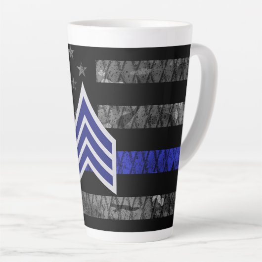 Sergeant Stripes Thin Blue Line Disted Flag Latte Mok (Rechterhoek)
