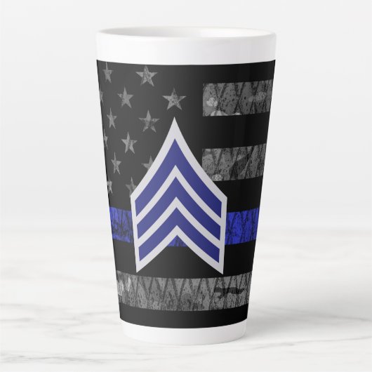 Sergeant Stripes Thin Blue Line Disted Flag Latte Mok (Voorkant)