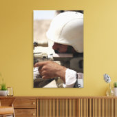 Sergeant van het Irakese leger zoekt naar beneden Canvas Afdruk (Insitu (Woonkamer))