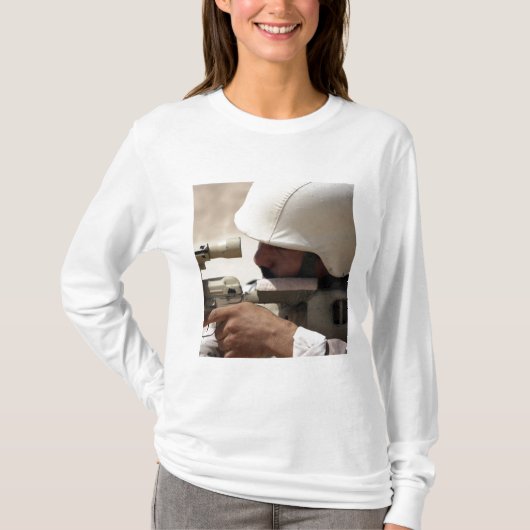 Sergeant van het Irakese leger zoekt naar beneden T-shirt (Voorkant)