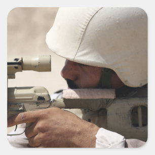 Sergeant van het Irakese leger zoekt naar beneden Vierkante Sticker