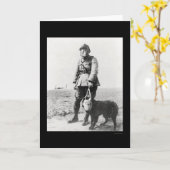 Sergeant WWI en Zijn Hond die Gasmaskers 1915 Kaart (Gele Bloem)