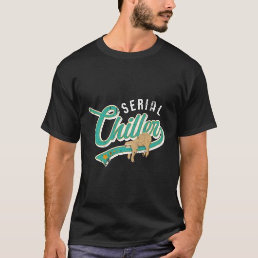 Serial Chiller - Grappige sarcastische luiaard pun T-shirt (Voorkant)