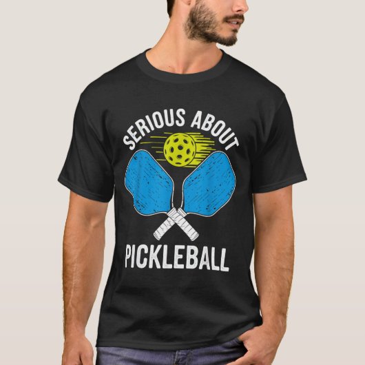 Serieus met pickleball grappige pickle bal t-shirt (Voorkant)