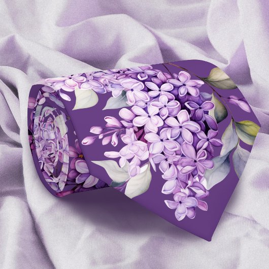 Seringbloemen op paars stropdas