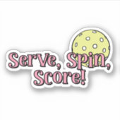Serveer, draai, score! | roze en geel Pickleball Sticker (Voorkant)
