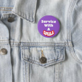 Service Met Een Glimlach Rood & Wit Tekst Badge/ Ronde Button 5,7 Cm (In situ)