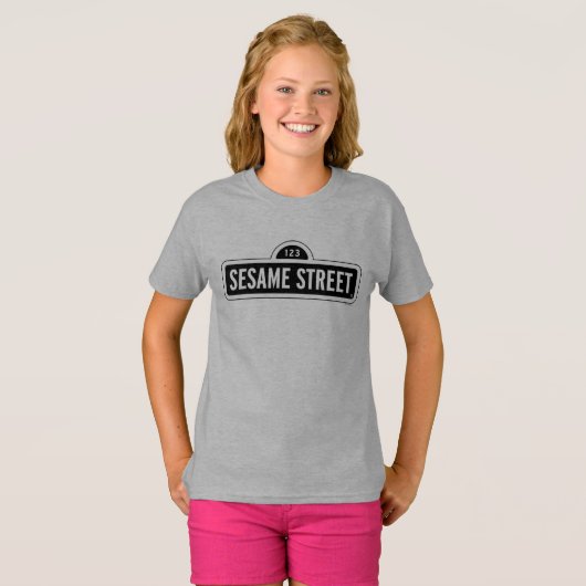 Sesamstraat | B&W Logo T-shirt (Voorkant volledig)