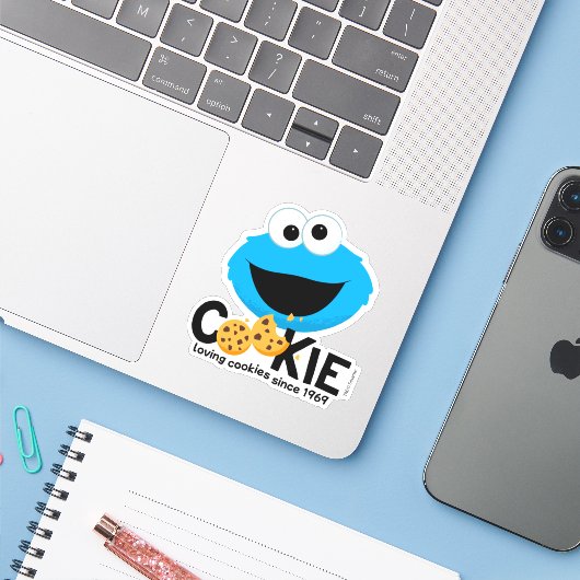 Sesamstraat | Cookie Monster Loving Cookies Sticker (Laptop met iPhone)