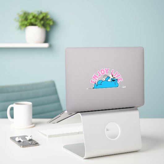Sesamstraat | Koekjesmonster geniet van het leven Sticker (Laptop op bureau)