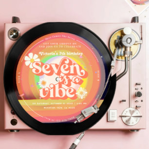 Seve is een Vibe Groovy Retro Vinyl Rainbow Daisy Kaart