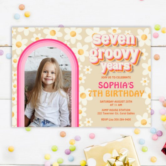 Seven Groovy Retro Daisy Photo Birthday Invitation Notitiekaartje
