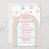 Seven is a Vibe Retro Zomer Regenboog Uitnodiging (Voorkant)