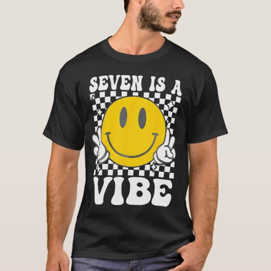 Seven is een vibe 7e verjaardag Groovy Boys Meisje T-shirt (Voorkant)