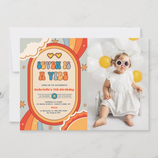 Seven is een Vibe Groovy Retro Rainbow 7e verjaard Kaart (Voorkant)