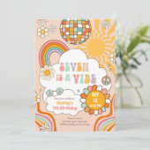 Seven is een Vibe Groovy Retro Rainbow 7e verjaard Kaart (Staand voorkant)