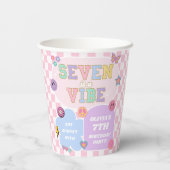 Seven is een vibe preppy patch 7e verjaardagsfeest papieren bekers (Achterkant)