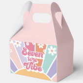 Seven is een Vibe Retro Sunshine Rainbow Daisy Bedankdoosjes (Voorkant)