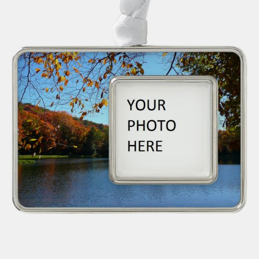 Seven Springs-Herfst Trees en Pond Verzilverd Omlijst Ornament (Voorkant)