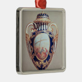 Sevres vase, midden 18e eeuw metalen ornament (Rechts)