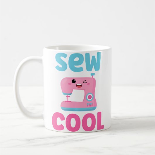 Sew Cool Cute Kawaii Sewing Machine Funny Pun Quil Koffiemok (Links)