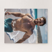 Sexy Brunette Man op een strand Legpuzzel (Horizontaal)