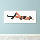 Sexy Brunette Pinup Meisje Slapen Canvas Print (Insitu (Houten vloer))