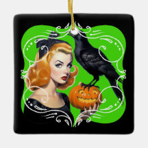 Sexy Halloween-meisje en raaf