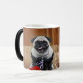 Sexy Pug in Lingerie met Cadeaus en wijn Magische Mok (Voorkant links)