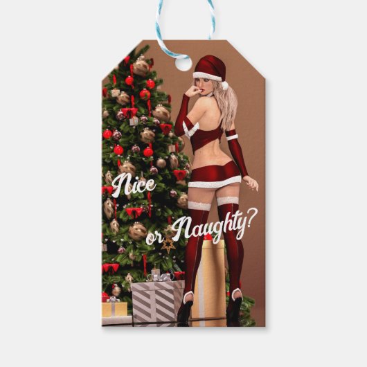 Sexy Santa Girl in de buurt van de kerstboom Cadeaulabel (Voorkant)