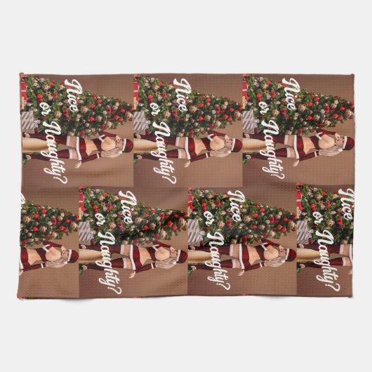 Sexy Santa Girl in de buurt van de kerstboom Theedoek (Horizontaal)