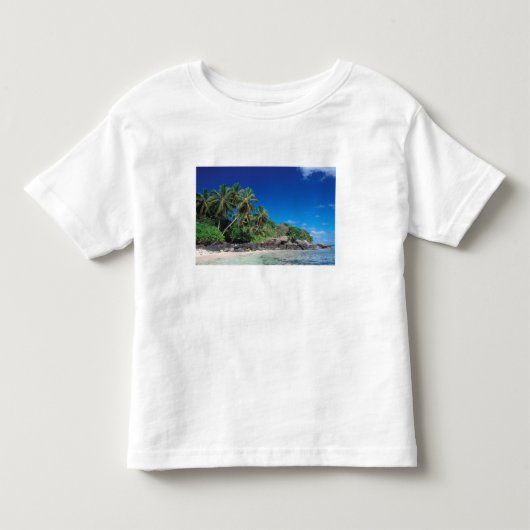 Seychellen, Mahe-eiland, Anse Royale-strand. 2 Kinder Shirts (Voorkant)