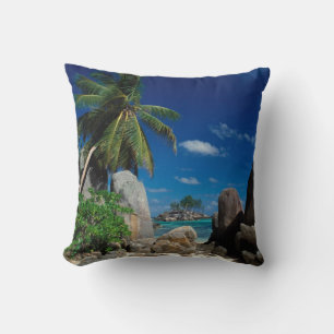 Seychellen, Mahe eiland, Anse Royale strand. Kussen