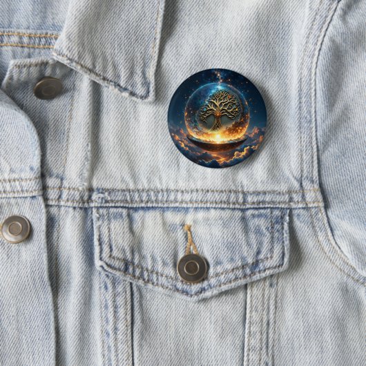 Sfeer van Leven – De Gouden Wereldboom. Ronde Button 5,7 Cm (In situ)