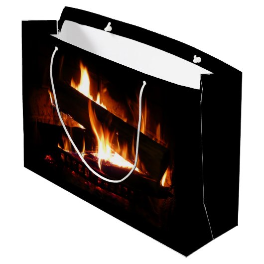 Sfeerbeeld van warme winterhaard groot cadeauzakje (Achterkant Gekanteld)