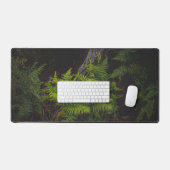 Sfeervol groene boslandschap met varens bureaumat (Keyboard & Muis)