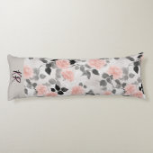 Sfeervol Vintage Bloemige Roze Rozen Monogram Lichaamskussen (Achterkant)