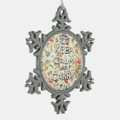 Shabby blijft kalm en rustig door tin sneeuwvlok ornament (Links)