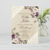 Shabby Chic Paarse Bloemenkant bruiloft uitnodigin Kaart (Staand voorkant)