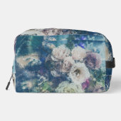 Shabby Chic White & Faded Pink Roses On Blue Toilettasje (Achterkant)