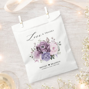 Shades of Dusty Paars Blooms Moody Floral Wedding Bedankzakje