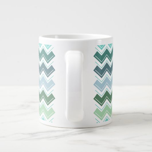 Shades of Green Elegant Chevron Pattern Grote Koffiekop (Achterkant)