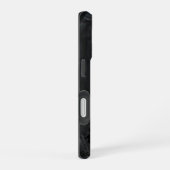 Shadow Walker – Gekapte Krijger iPhone 16 Hoesje (Rechterkant)