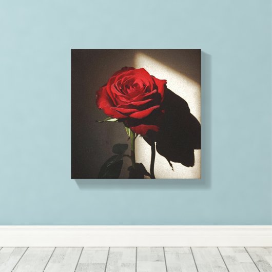 Shadowed Red Rose - Dramatische Chiaroscuro Bloeme Canvas Afdruk (Insitu (Houten vloer))