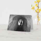 Shadowy Figuur in een Lange Swirling Tunnel Kaart (Gele Bloem)