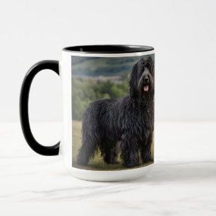 Shaggy Elegance: de zwarte Bergamasco herdershond Mok