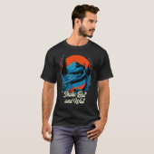 Shake Bait and Wait Fishing Lakes Fisherman Lagoon T-shirt (Voorkant volledig)